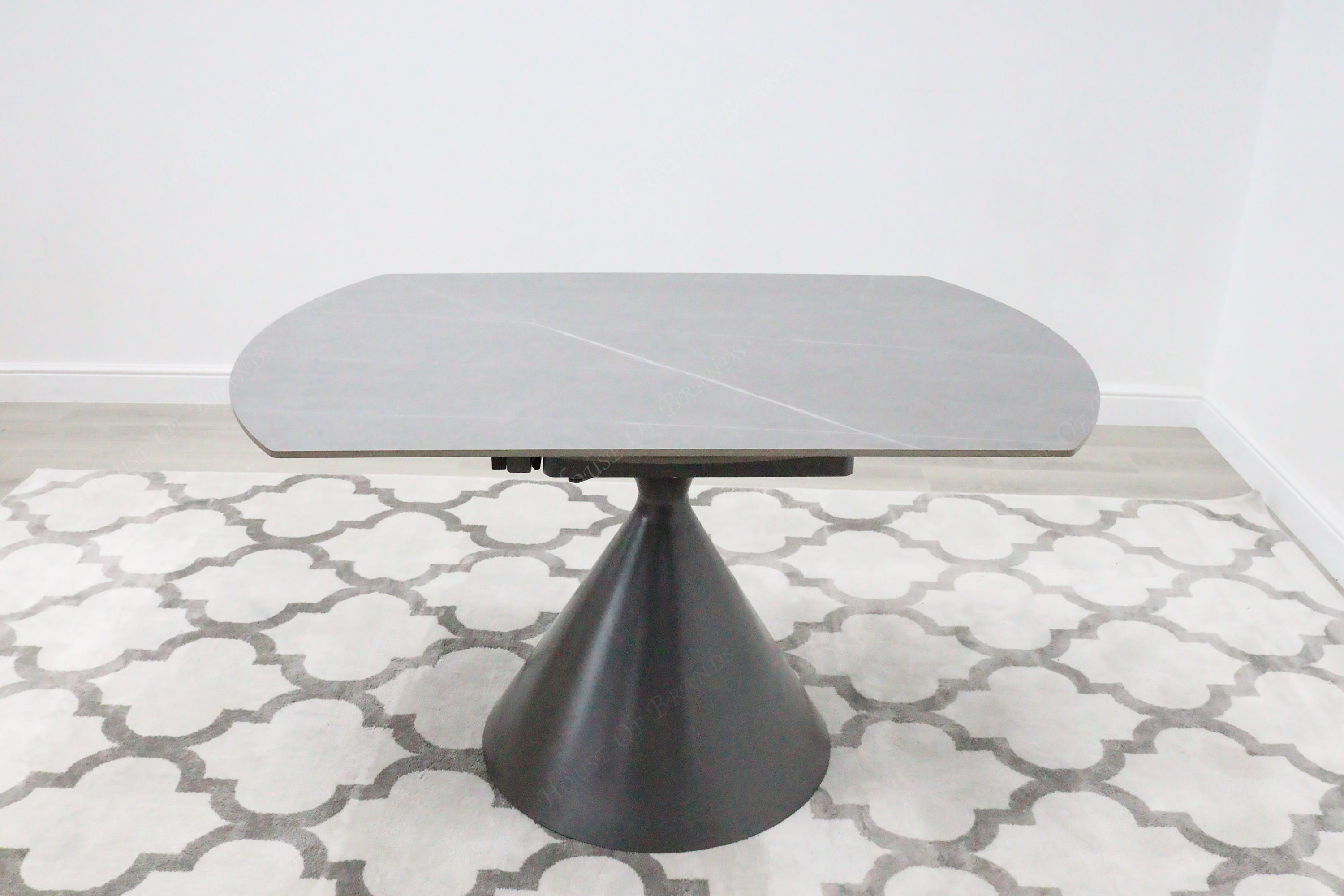 Alonso Round Extendable Ceramic Dining Table